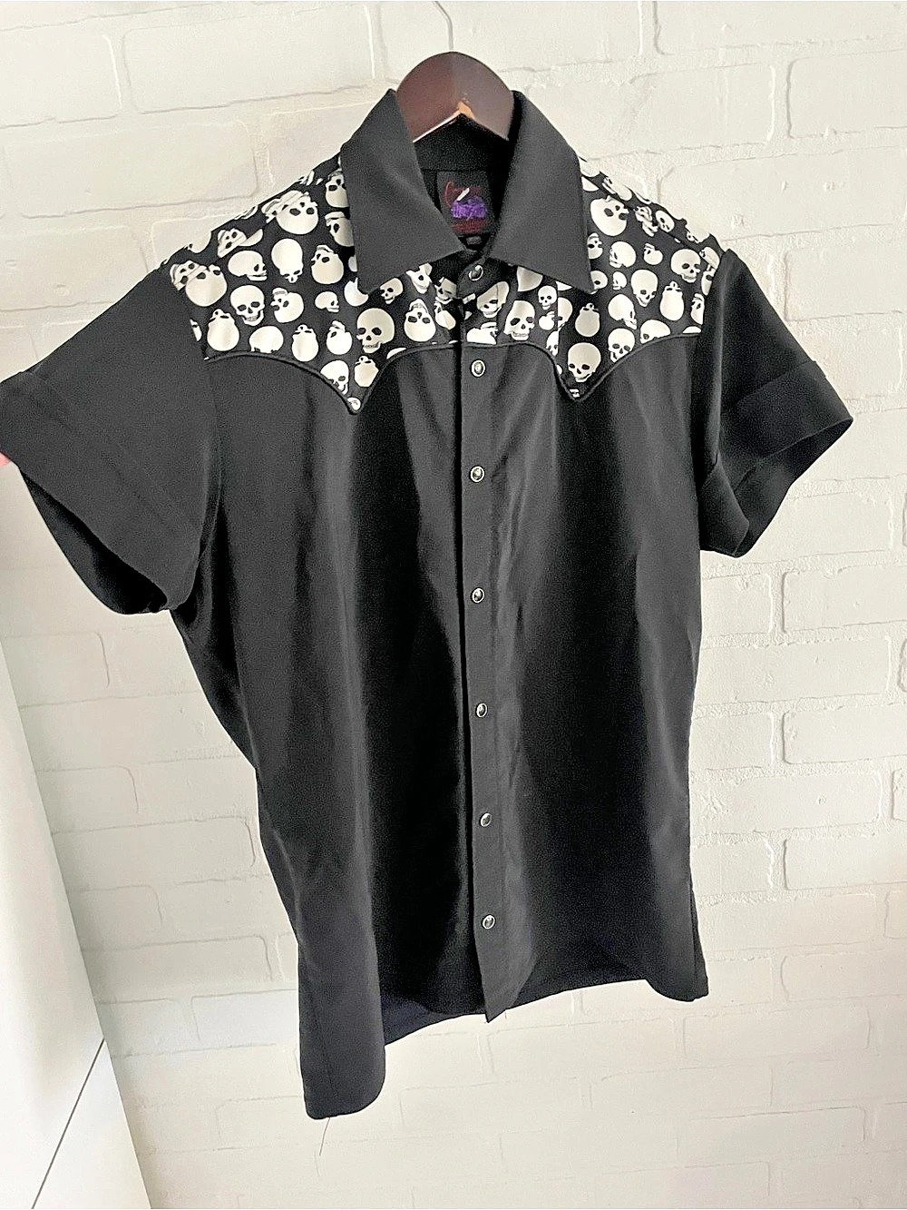 Grüela Skull Print Snap Button Shirt Size Medium Like New